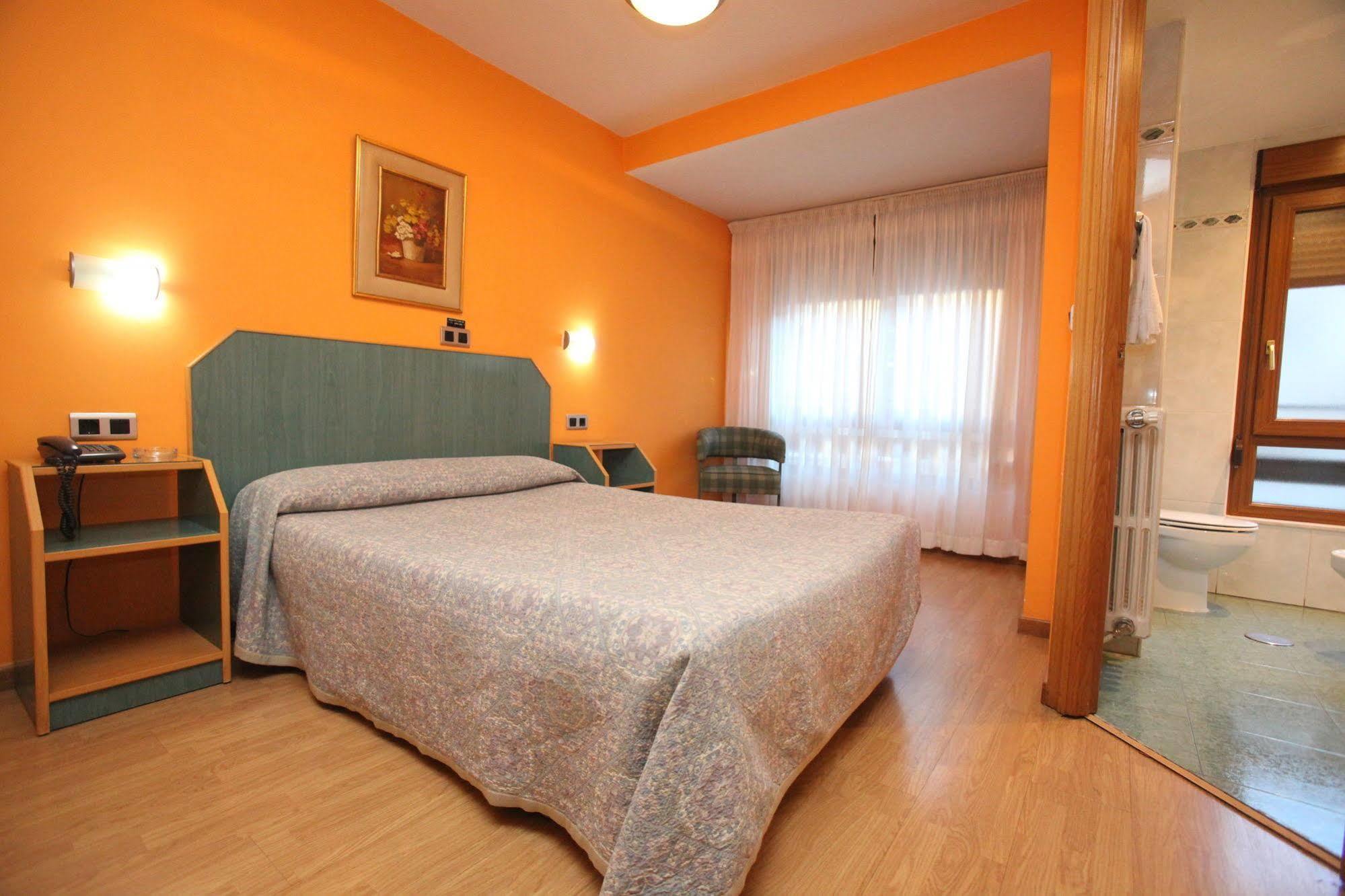 Hostal Don Suero Леон Экстерьер фото
